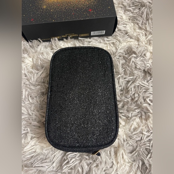 Chanel limited edition pouch - Picture 6 of 11